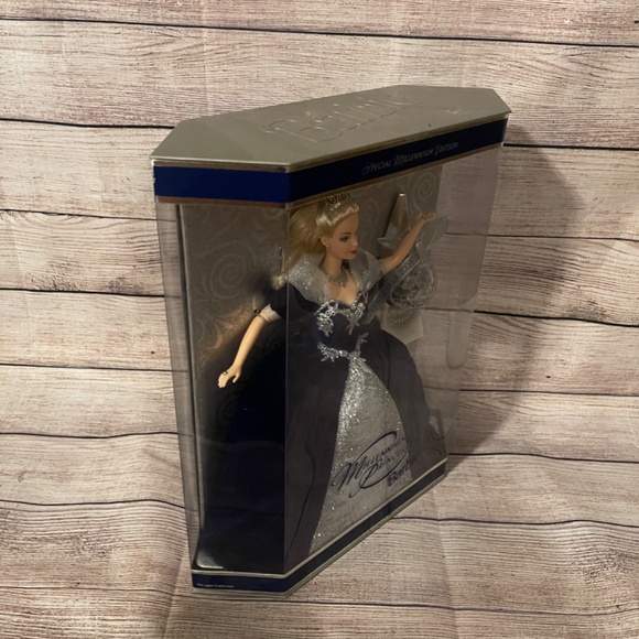 Millennium Princes Barbie - Picture 4 of 5